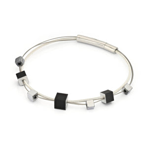 Armband speelse kubusjes zwart A257Z